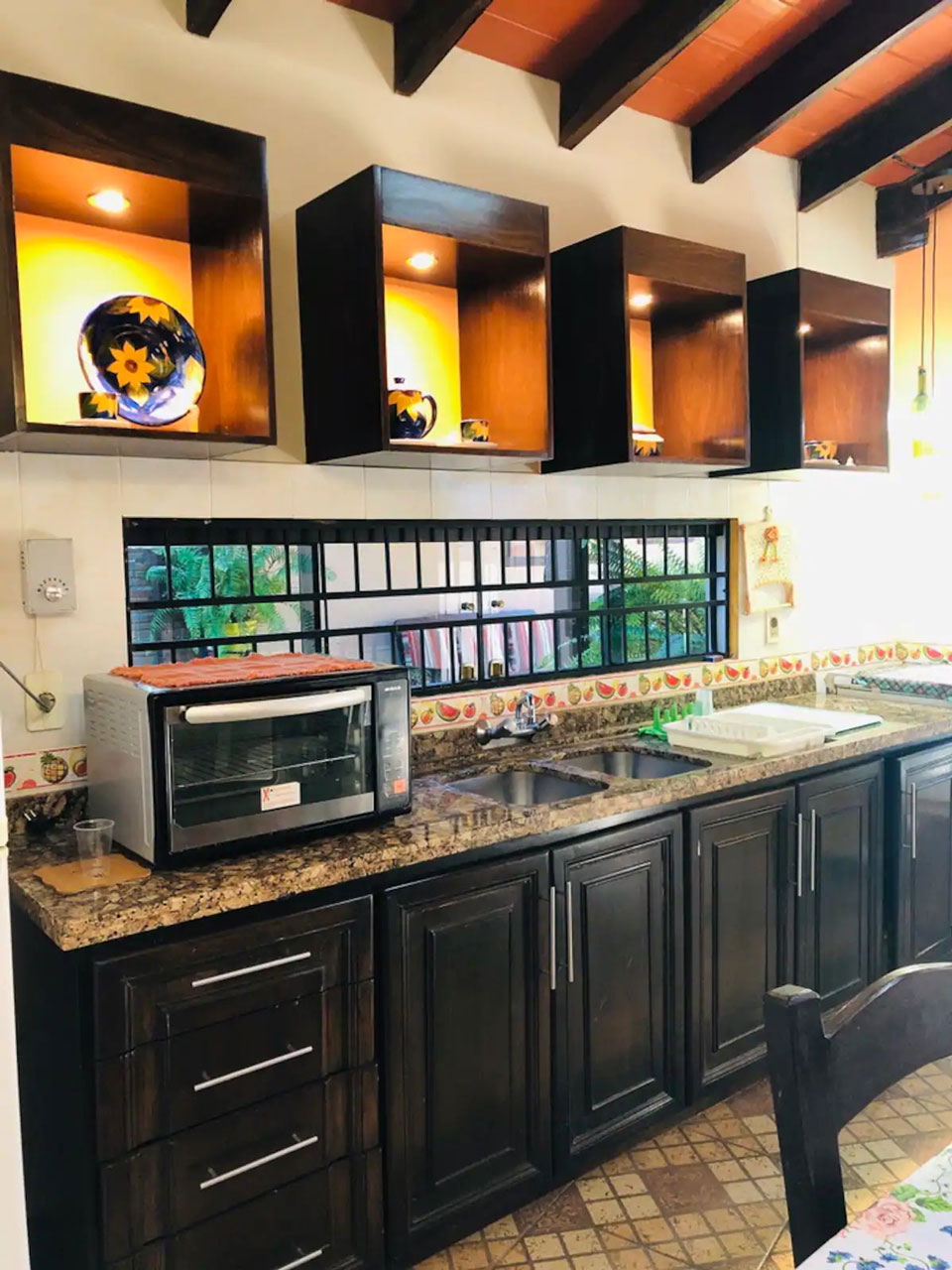 Cocina con muebles ya equipados